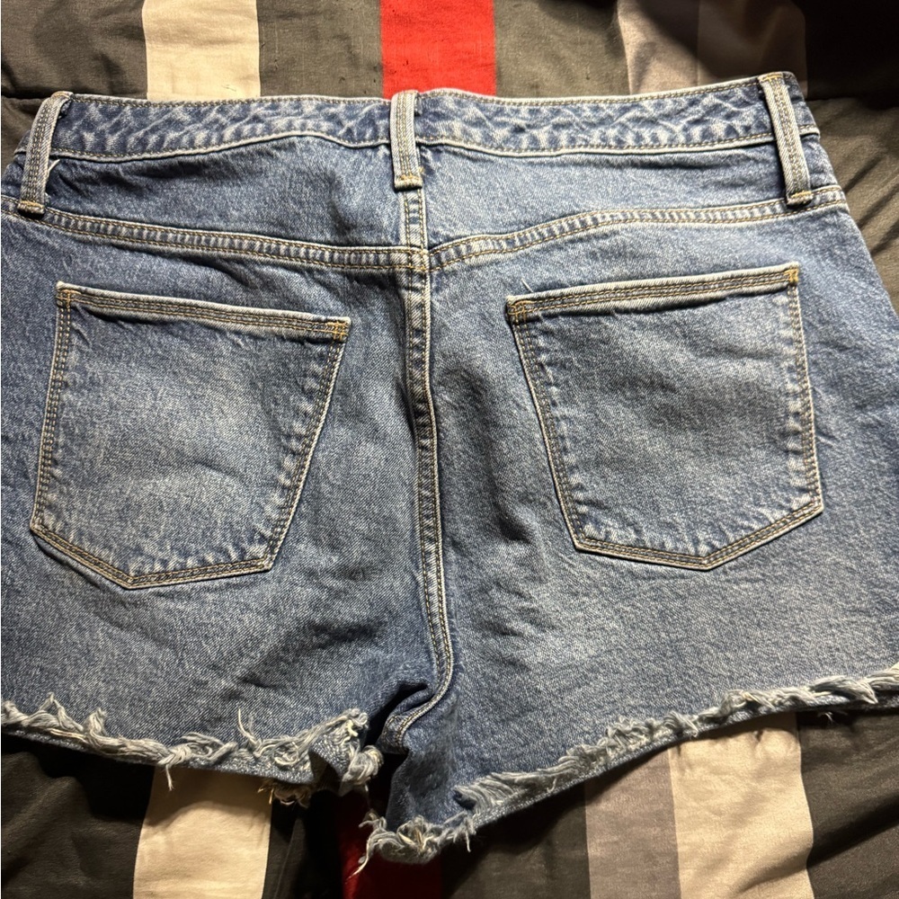 Universal Thread Shorts - Picture 2 of 3